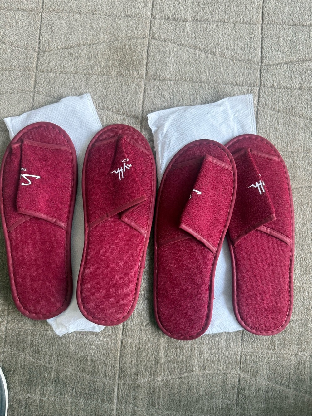 NEW Set of 2 Smyth Tribeca Hotel Slippers Burgundy NYC
